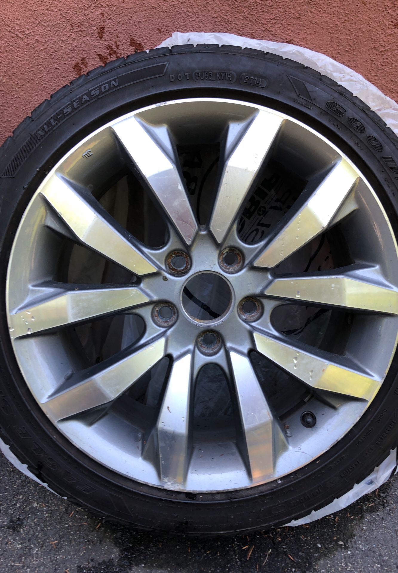 2009 Honda Civic si rim and Goodyear tire only one not the set