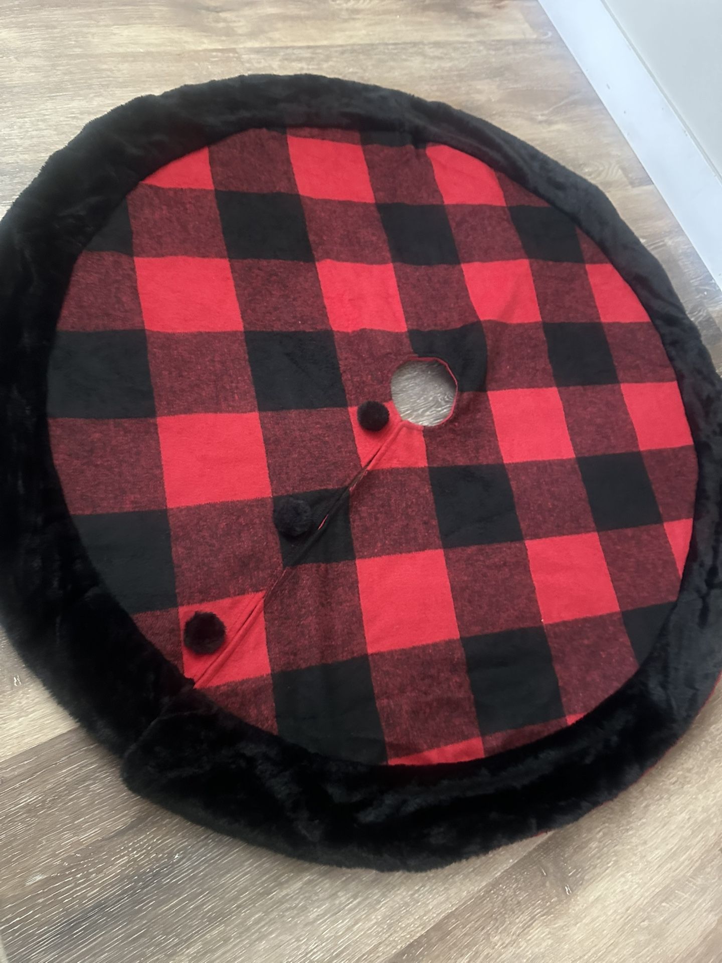 Buffalo plaid christmas tree skirt 47”