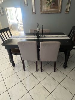 Black Dining Table with 6 Chairs