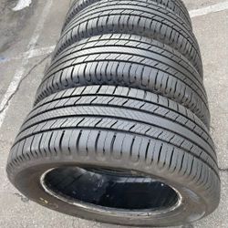 225 65 17 Tires Con 80% De Vida Las https://offerup.com/redirect/?o=NC5kZS5sYQ== Marca Michelín 