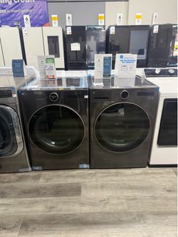 LG - 5.0 Cu Ft Extra Large Capacity Front Load Washer With AI Digital Knob & 7.4 Cu Ft Smart Gas Dryer Set With Ai Dryer In Black Steel 🔥