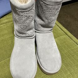 UGG BOOTS WOMENS Classic Short SIZE 11 
