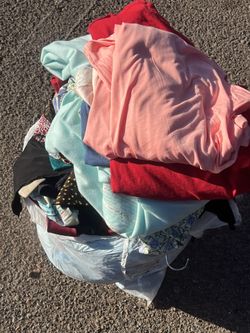 Free Bags Of Women And Men’s Clothing Lots