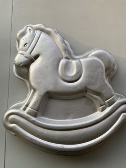 Rocking horse shaped cake pan Wilton