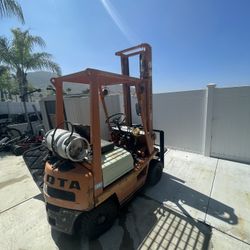 Forklift 