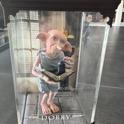 Harry Potter Dobby Figurine In Display Case