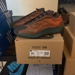 Adidas Yeezy 700 V3