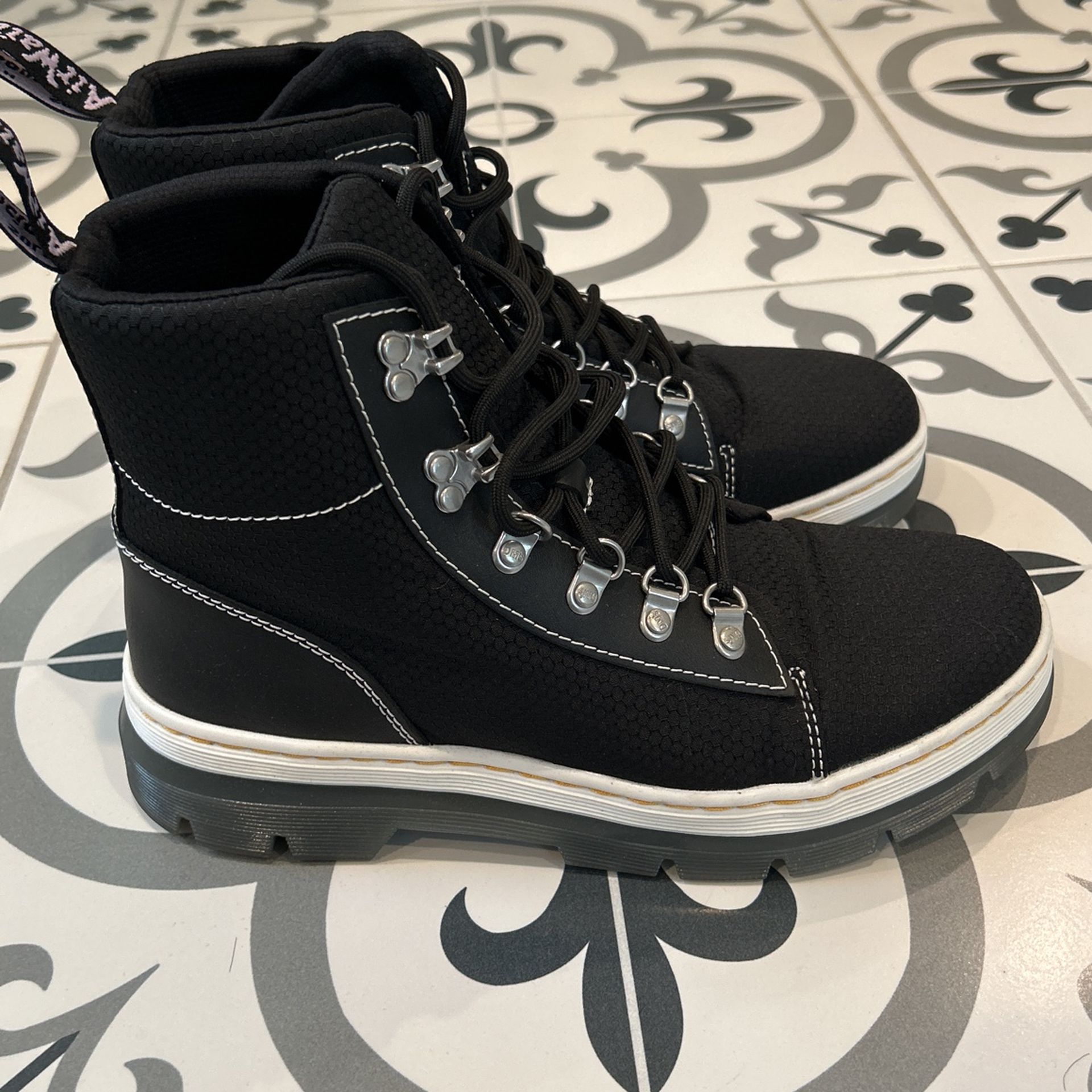 Dr. Martens. Woman’s Size 10 / Men’s Size 9