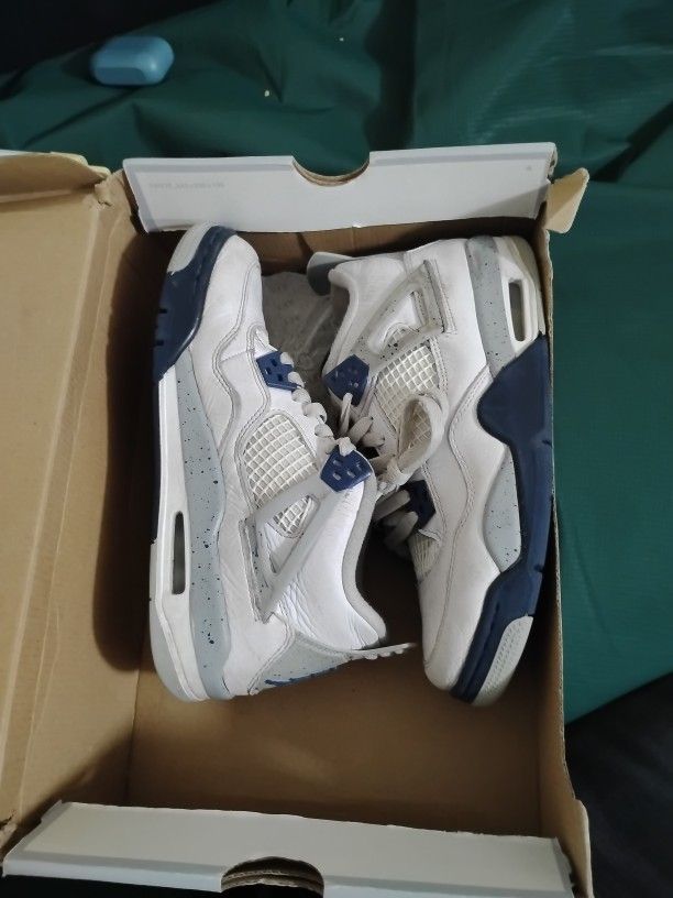 Jordan 4 Midnight Navy