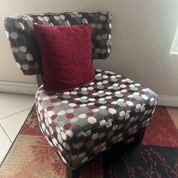 2 Chair with 2 Red Pillow  With The Rug 