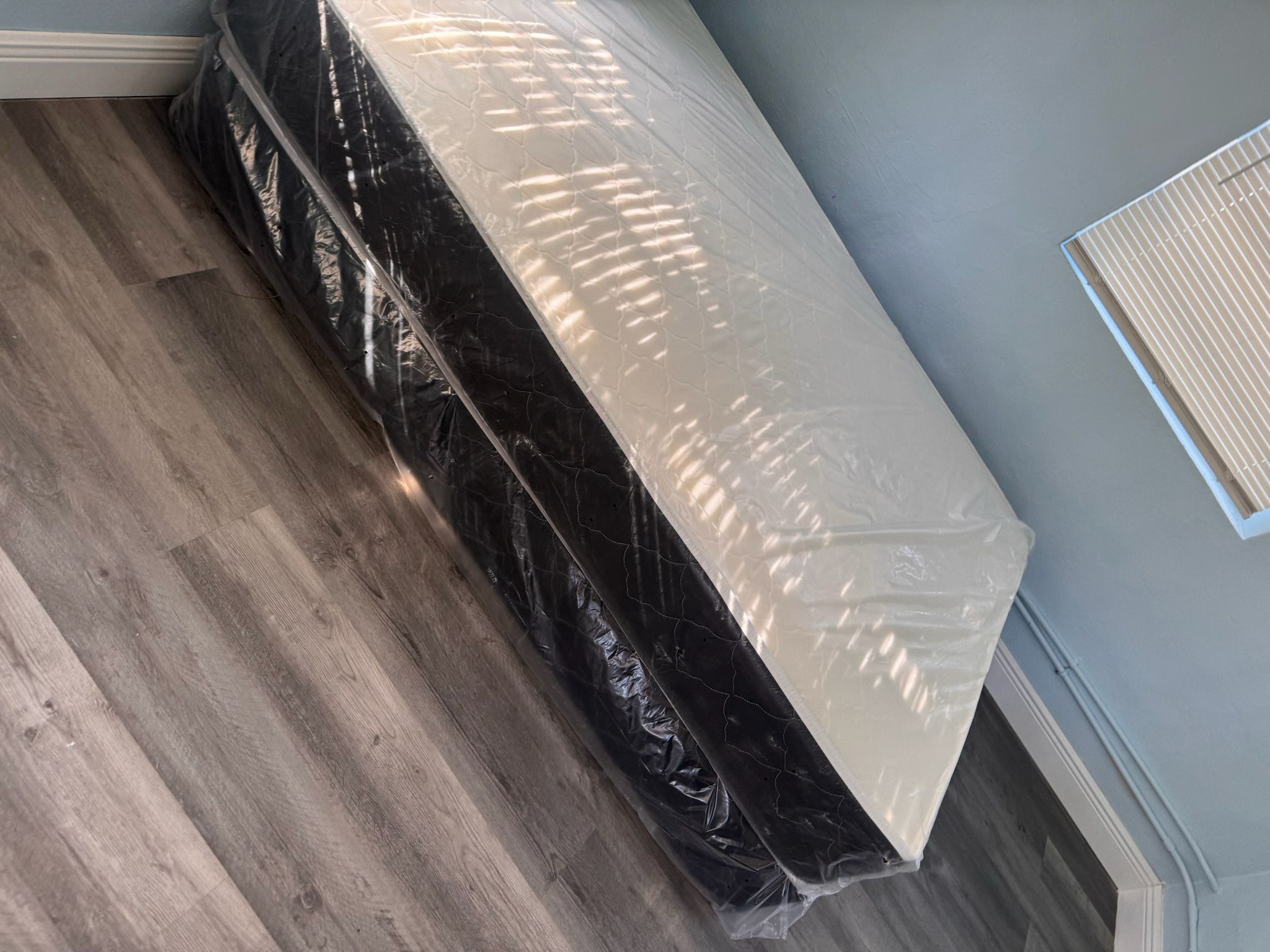 NEW QUEEN REGULAR MATTRESS AND BOX SPR+ING 2pcs