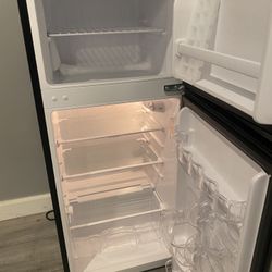 Magic Chef Mini Fridge W/ Freezer