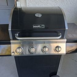 BBQ GIRL BY NEXGRILL 4 Burners Super Clean Just Like Brand New 