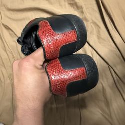 I am selling Gucci tennis shoes in good condition.