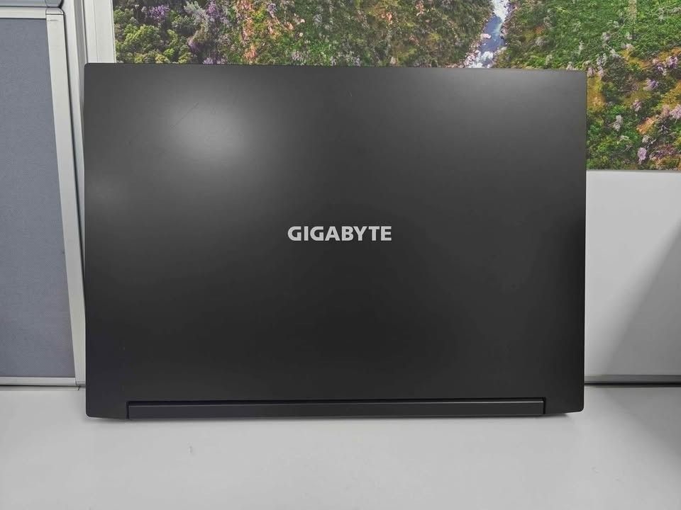 Gigabyte Gaming Laptop 144hz Screen