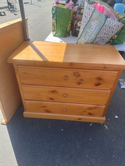 Pine Wood 3-Drawer Dresser