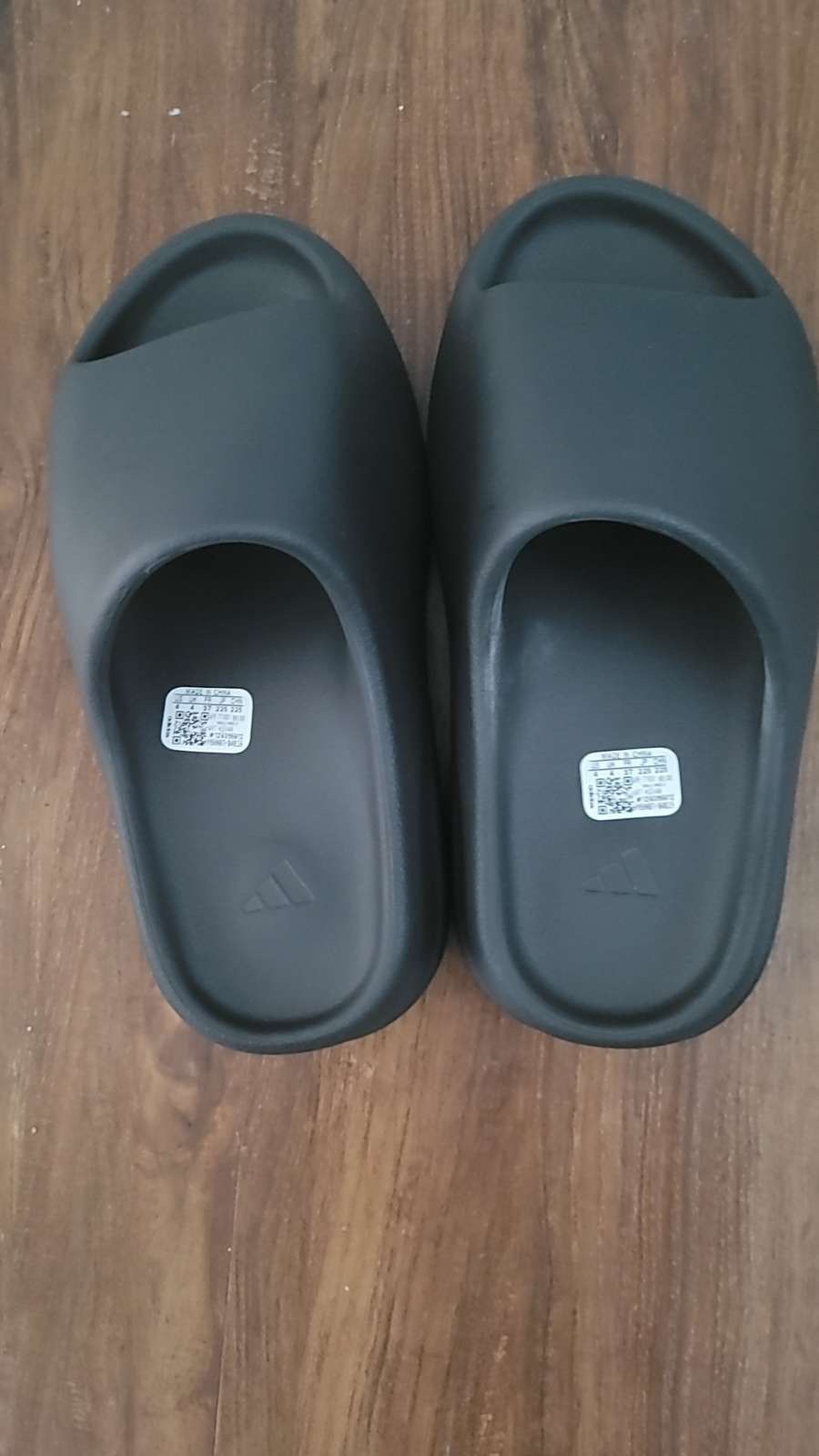 Yeezy Slide Onyx Size 4
