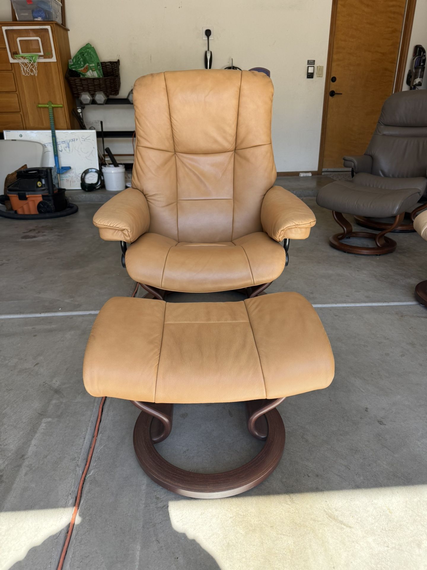 Ekornes Stressless “ Mayfair “ Recliner and Ottoman, Copenhagen