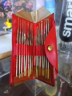 Vintage Steel Boye Crochet Hook Set
