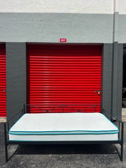 TWIN SIZE BED AND MATTRESS/ IN GREAT CONDITION/ DELIVERY NEGOTIABLE