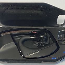 Plantronics Voyager 5200 PLT Bluetooth Headset w/ Case & Charger. (#920)