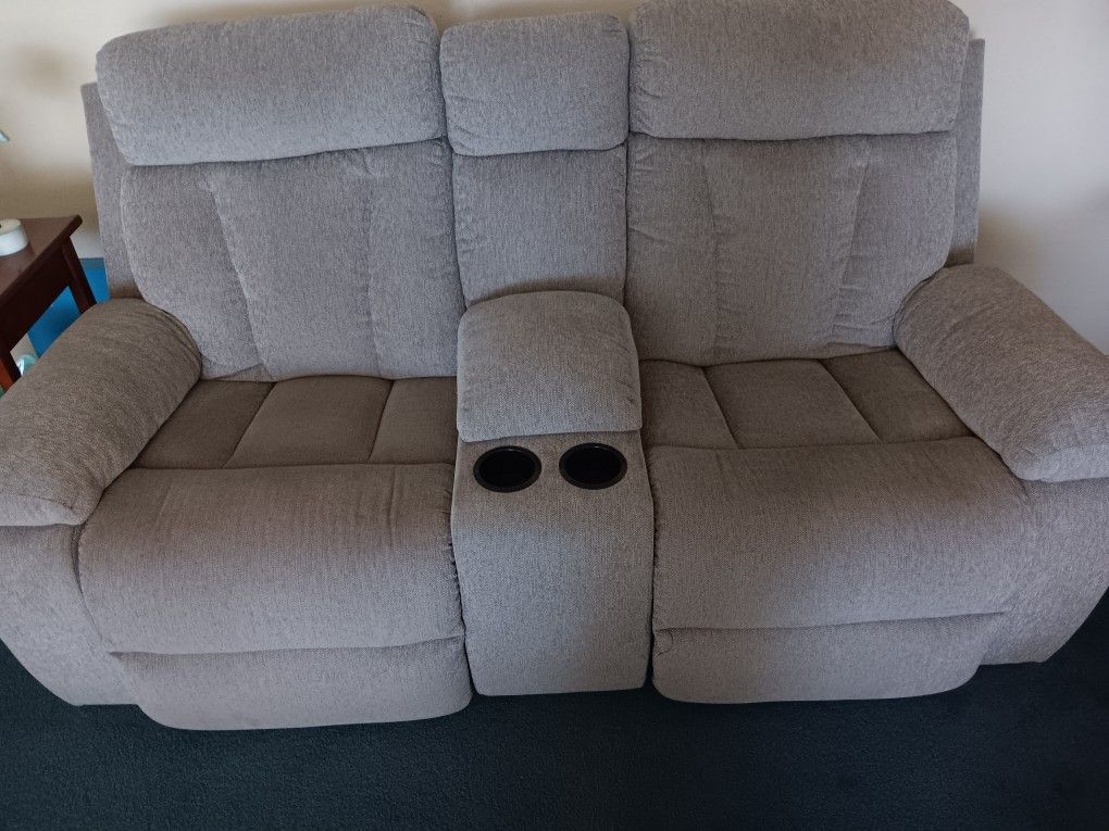 Recliner Couches w/USB charging station console