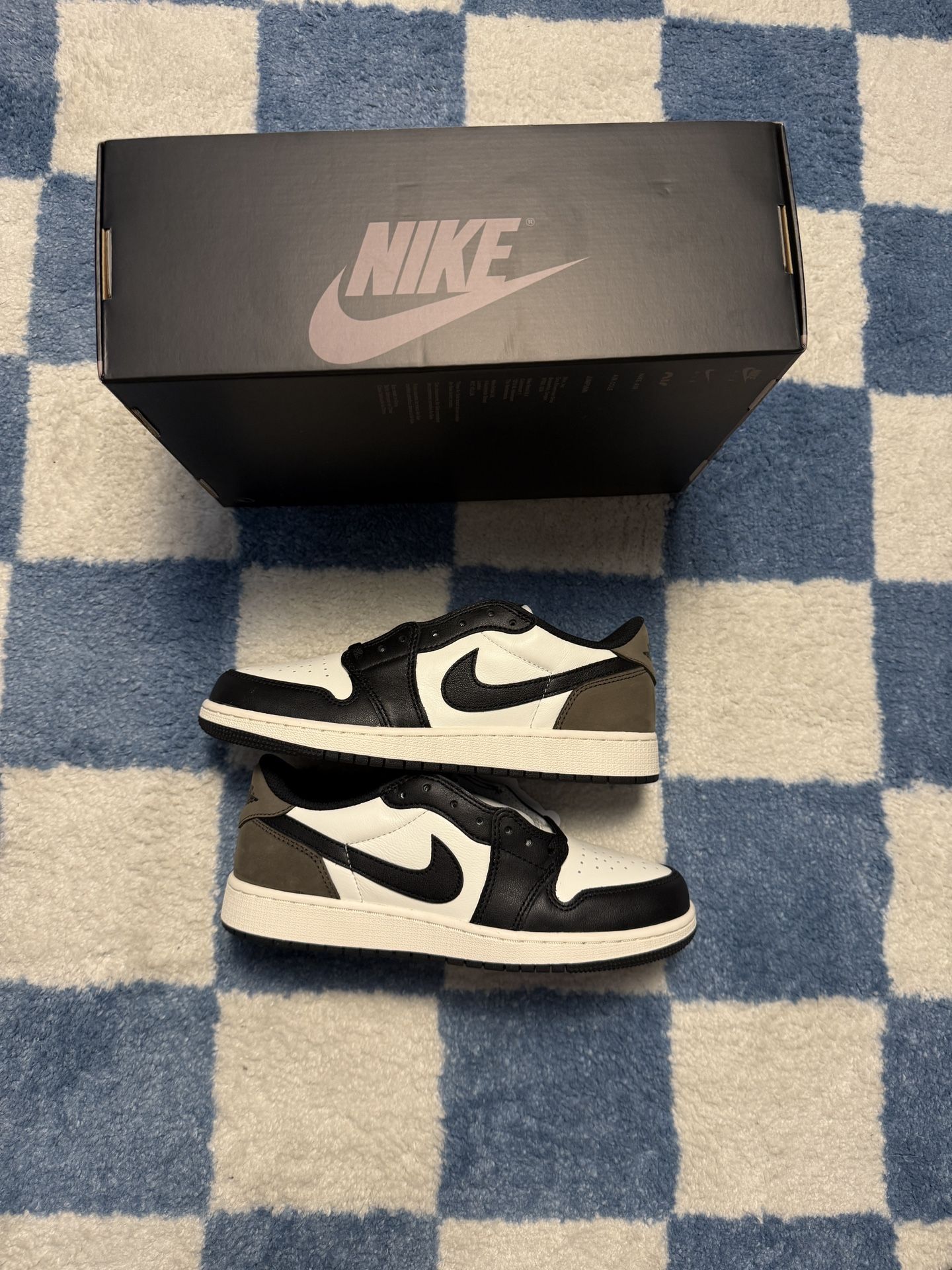 Nike Air Jordan 1 Retro Low OG Mocha  GS 7Y Women 8.5
