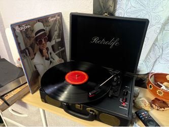 Vinyl record player