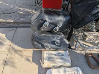 Motorcycle saddle bags