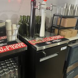 Avantco U Four Tap Kegerator Beer Dispenser - Black, (1) 1/2 Keg Capacity