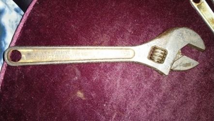 Adjustable wrench