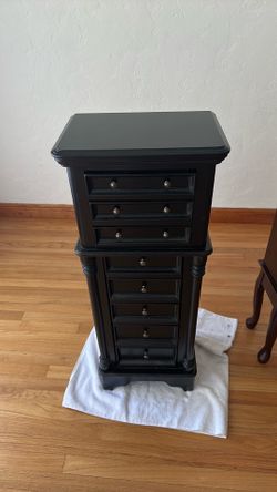 Jewelry box