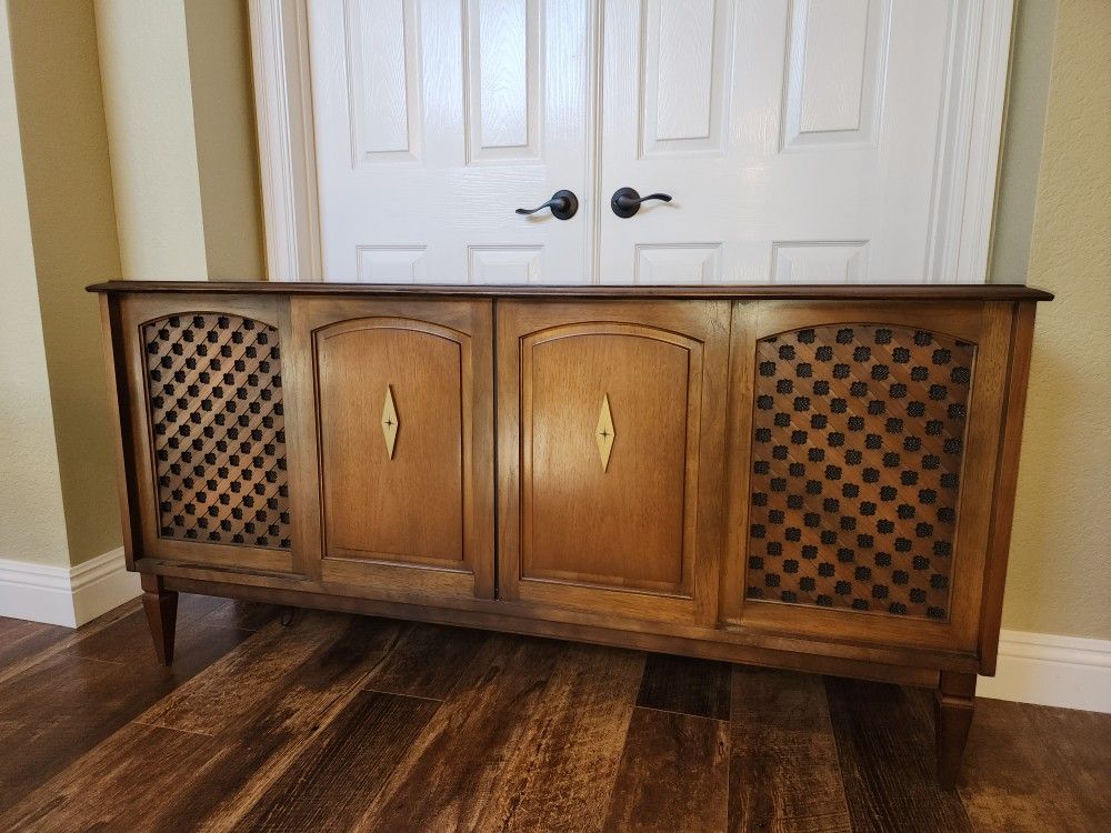 MCM Console Stereo