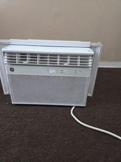 GE AIR CONDITIONER 12.000 BTU. GREAT CONDITION.