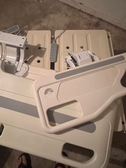 Hospital bed with brand new mattress read description