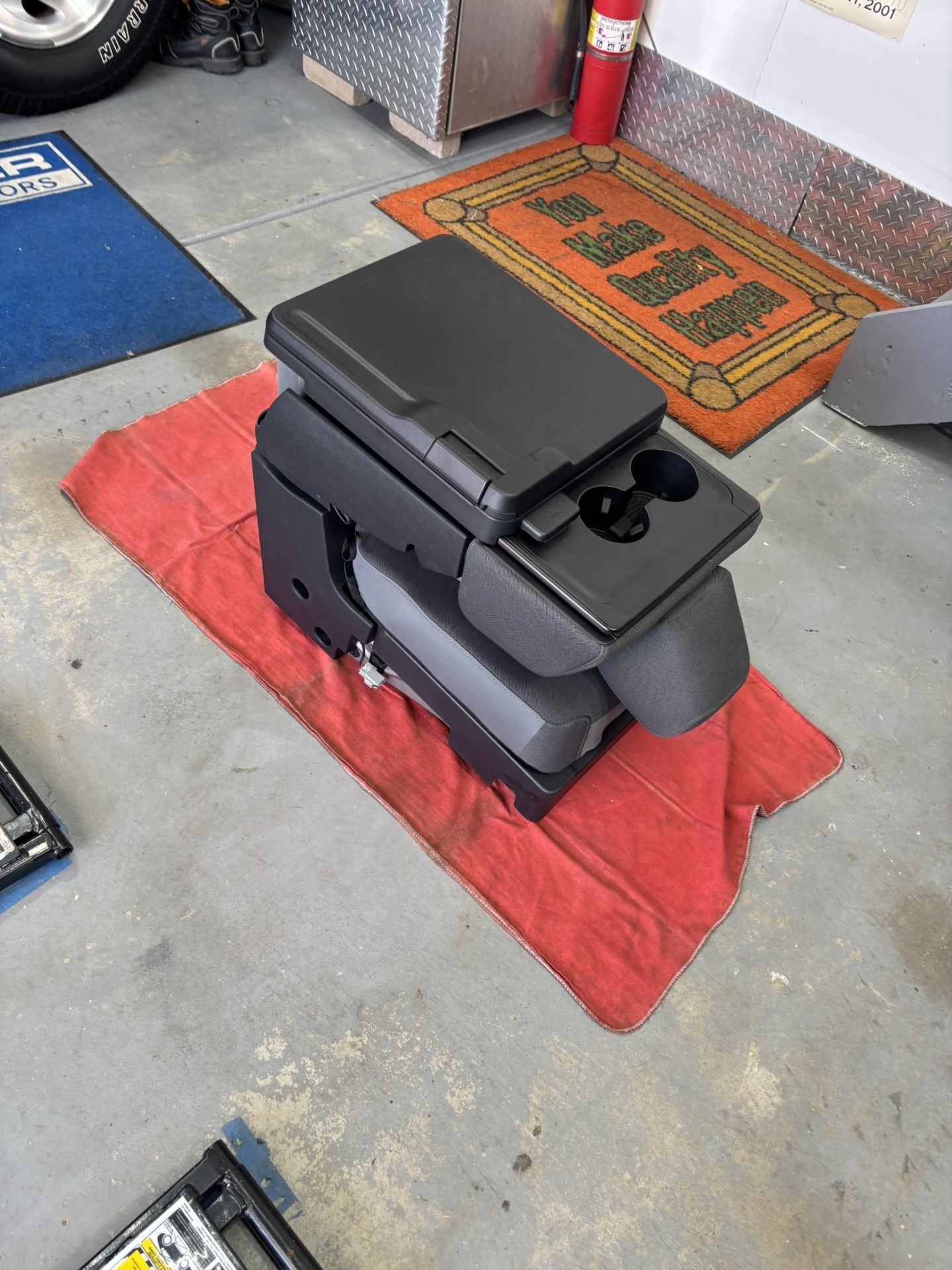 Ford F150 21-26 Center jump Seat With The Work Surface