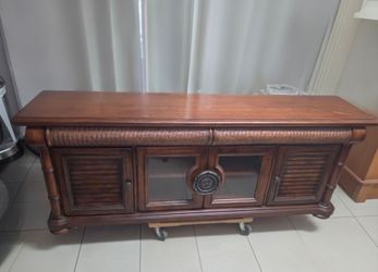 Free Cindy Crawford Home Key West console