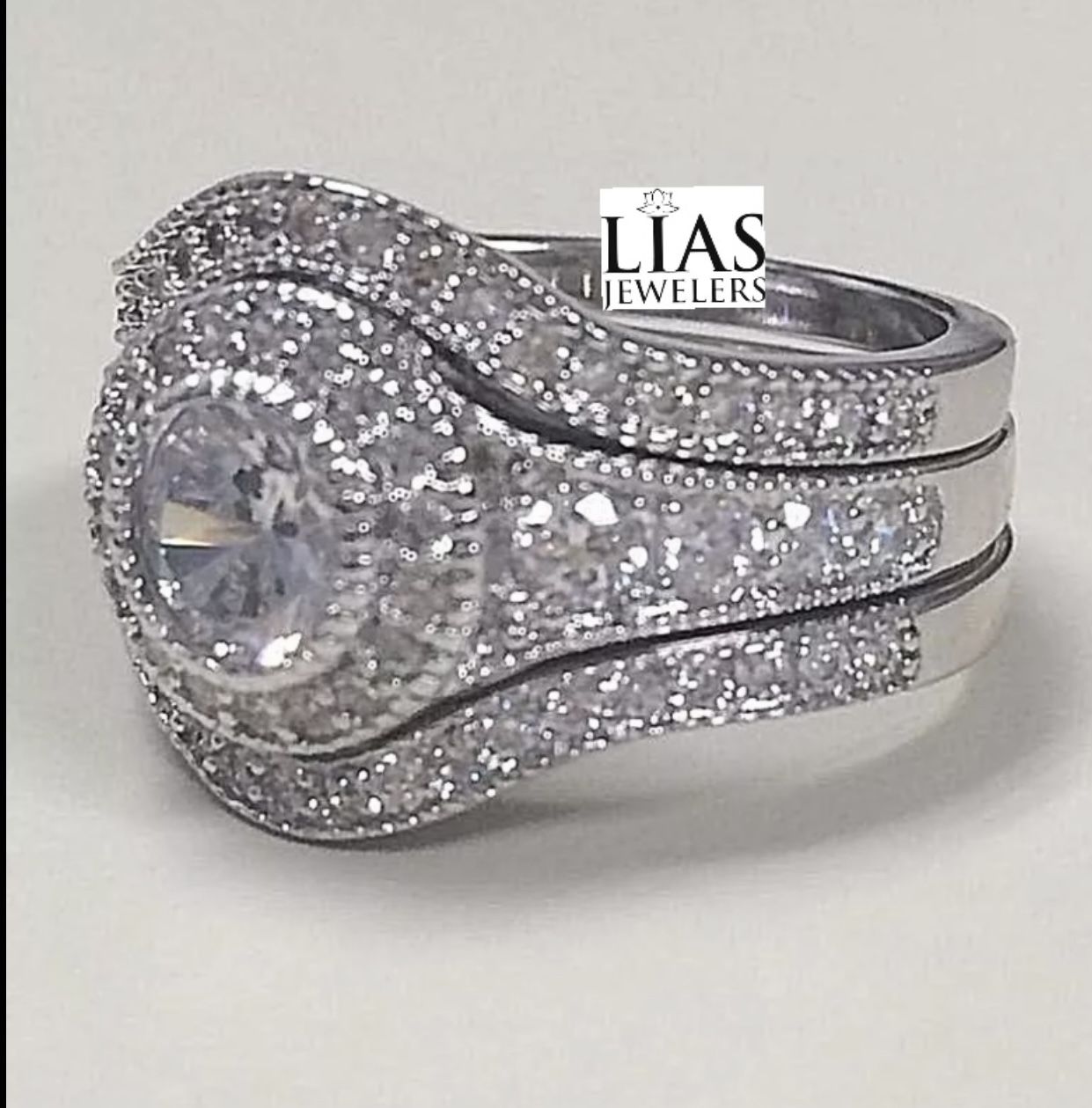 New 18k White Gold Wedding Ring Set
