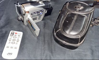 JVC GR-D70U Mini DV Digital Camcorder With remote and Bag UNTESTED (READ DESC)