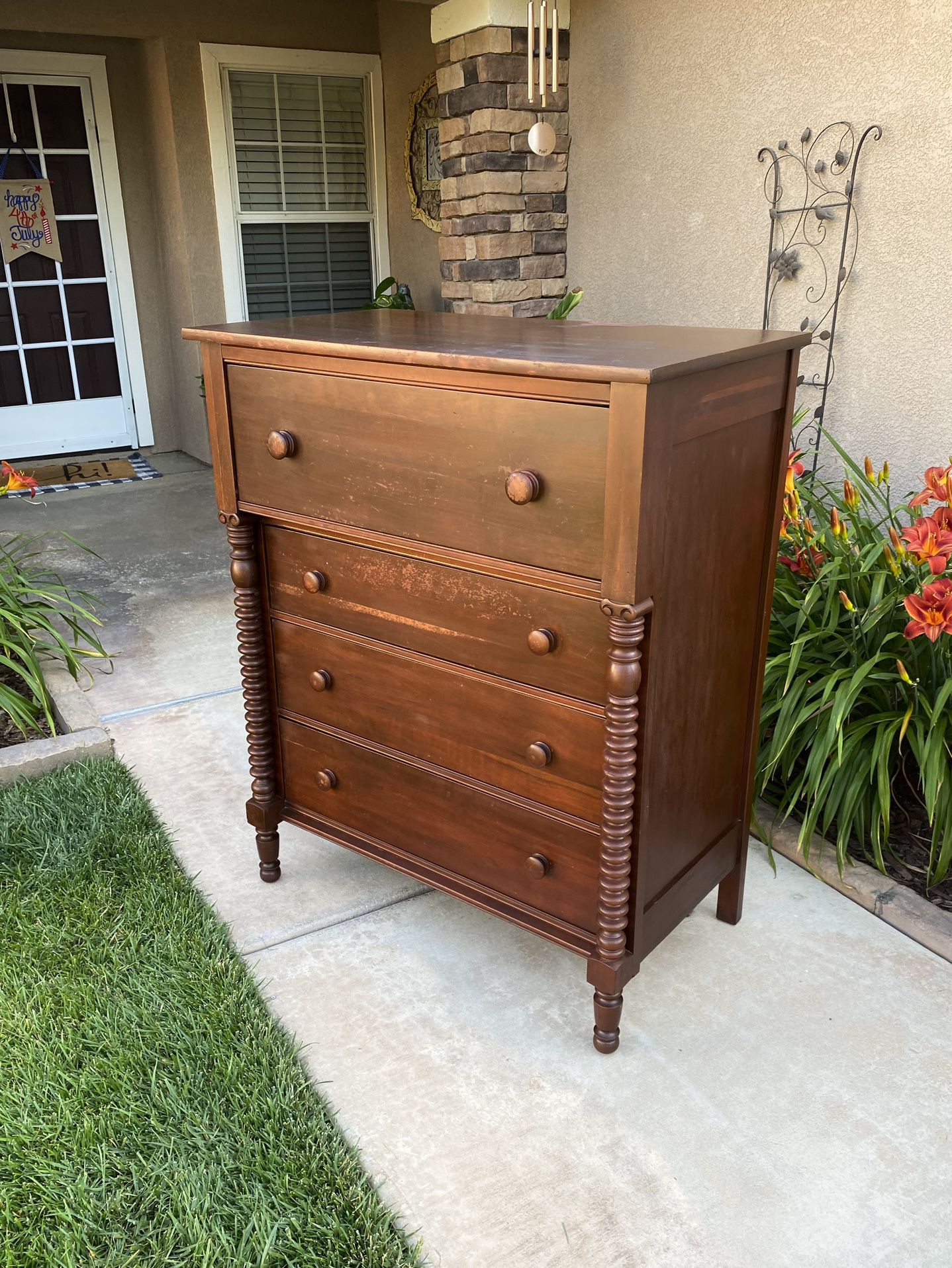 ANTIQUE “PARK FURNITURE CO” 4DR. VICTORIAN STYLE EMPIRE CHEST OF DRAWERS (CIRCA 30’S/40’S)