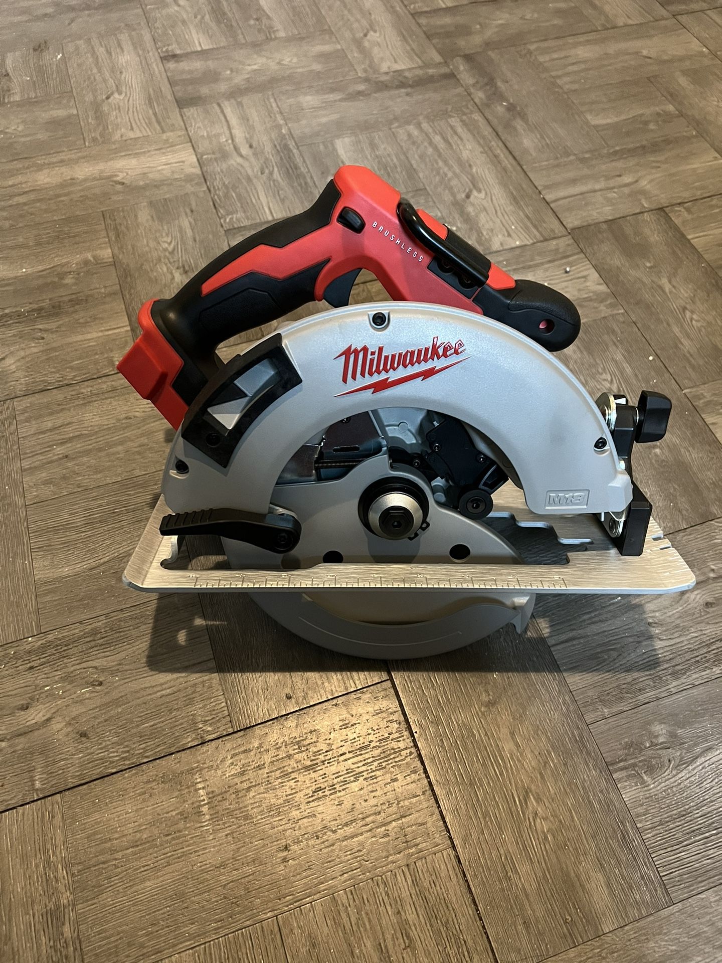 Milwaukee Circular Saw 7 1/4 M18
