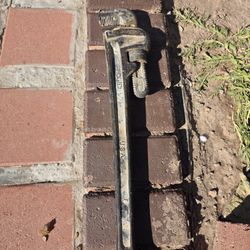 Pipe wrench