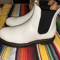 Dr. Martens 2976 Chelsea Boot