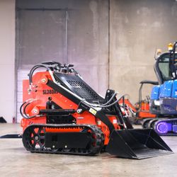 Stand-on Dingo Loader 760cc GAS Engine w/Auxiliary hydraulic | 44'' wide bucket