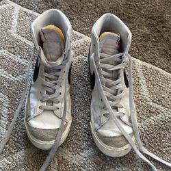 Nike Blazers Size 7.5