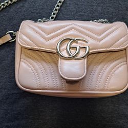 

GG MARMONT CHAIN LEATHER CROSSBODY BAG
Gucci
