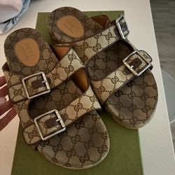 Gucci men’s Slide Sandal With Straps . Men’s Size 10.5 US