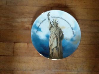 Statue of liberty commemorative plate