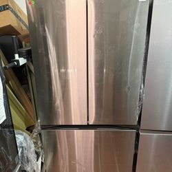 SAMSUNG BESPOKE 36” STANDARD-DEPTH BEVERAGE CENTER. 3 -DOOR SMART COMPATIBLE FRENCH DOOR 