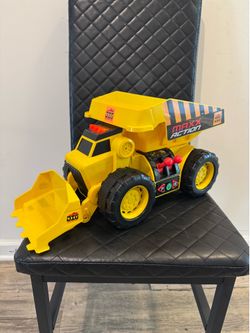 Toddler Maxx Action 18” Motorized Lights & Sound Dig Rig - Purchased $40 selling $20